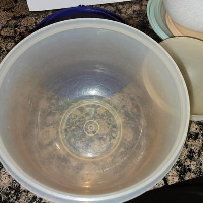 Vintage Tupperware & Plastic Mixing Bowl Lot