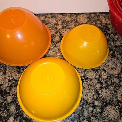 Vintage Tupperware & Plastic Mixing Bowl Lot