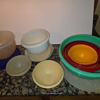 Vintage Tupperware & Plastic Mixing Bowl Lot