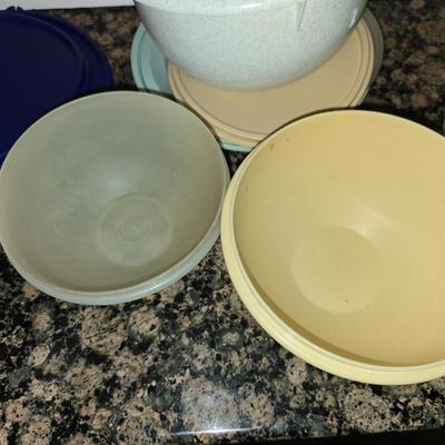 Vintage Tupperware & Plastic Mixing Bowl Lot