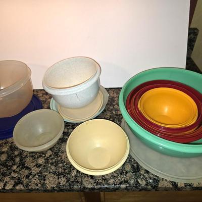 Vintage Tupperware & Plastic Mixing Bowl Lot
