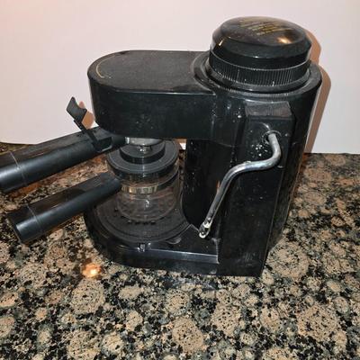 Betty Crocker Deluxe Espresso & Cappuccino Machine + 4 Mugs