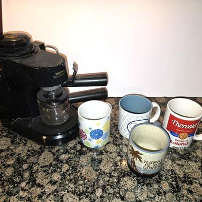 Betty Crocker Deluxe Espresso & Cappuccino Machine + 4 Mugs