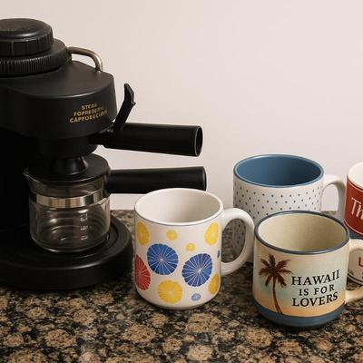 Betty Crocker Deluxe Espresso & Cappuccino Machine + 4 Mugs