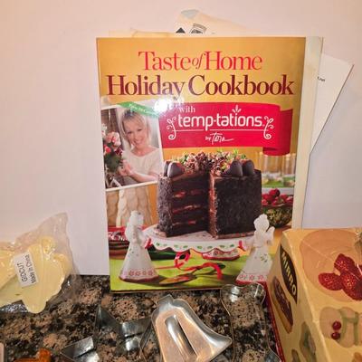 Vintage Holiday Baking Lot – Cookie Press, Cutters, New spatulas, Cookbook & More (40+ pcs)