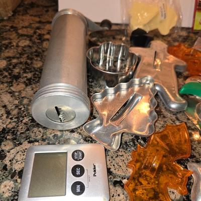 Vintage Holiday Baking Lot – Cookie Press, Cutters, New spatulas, Cookbook & More (40+ pcs)