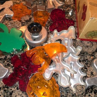 Vintage Holiday Baking Lot – Cookie Press, Cutters, New spatulas, Cookbook & More (40+ pcs)
