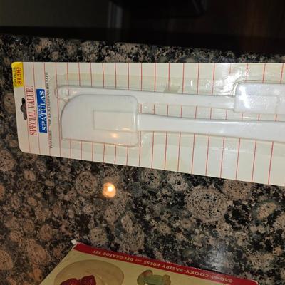 Vintage Holiday Baking Lot – Cookie Press, Cutters, New spatulas, Cookbook & More (40+ pcs)