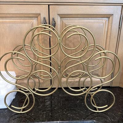 Metal wine holder