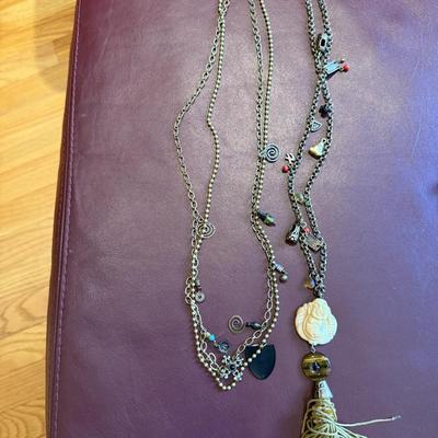 Two beautiful vintage necklaces