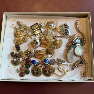 Lot of mostly silver earrings
