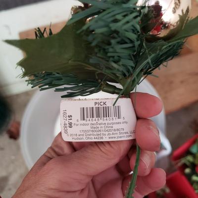 Christmas Wreaths and More (G-KD)