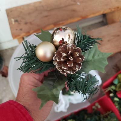 Christmas Wreaths and More (G-KD)