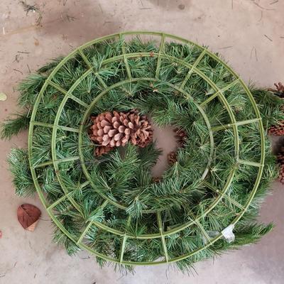 Christmas Wreaths and More (G-KD)