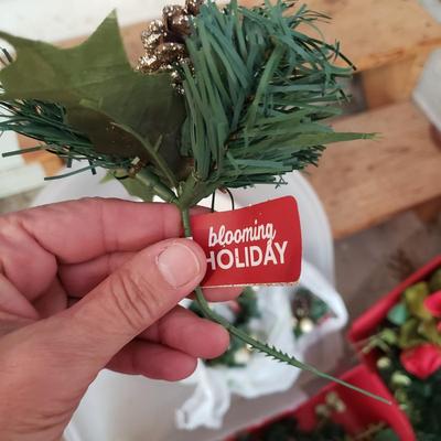 Christmas Wreaths and More (G-KD)
