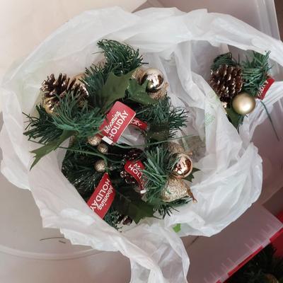 Christmas Wreaths and More (G-KD)