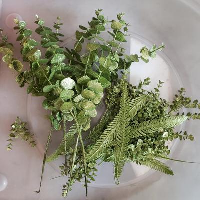 Christmas Wreaths and More (G-KD)