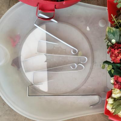 Christmas Wreaths and More (G-KD)