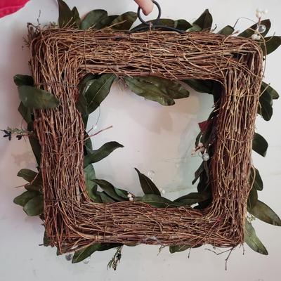 Christmas Wreaths and More (G-KD)
