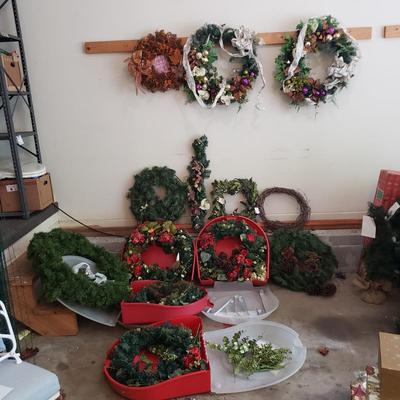 Christmas Wreaths and More (G-KD)