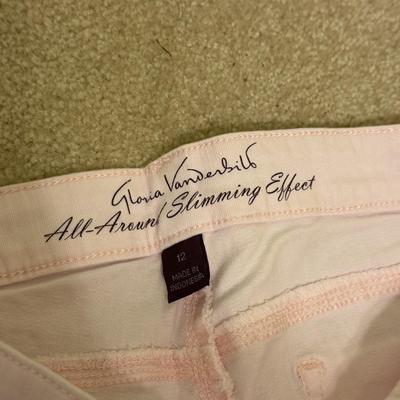 Gloria Vanderbilt, Ralph Lauren, and More Women’s Capris - Sizes 12-14 (PC-DZ)