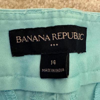 Gloria Vanderbilt, Ralph Lauren, and More Women’s Capris - Sizes 12-14 (PC-DZ)