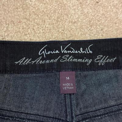 Gloria Vanderbilt, Ralph Lauren, and More Women’s Capris - Sizes 12-14 (PC-DZ)