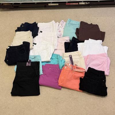 Gloria Vanderbilt, Ralph Lauren, and More Women’s Capris - Sizes 12-14 (PC-DZ)