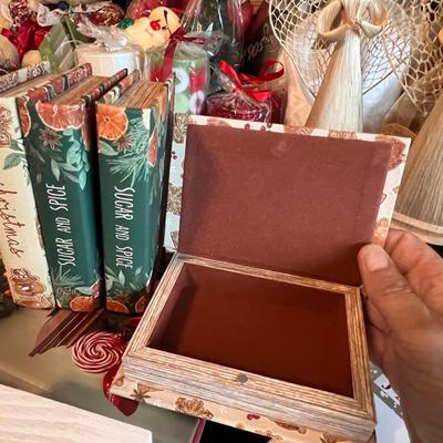 Holiday Decor Galore - Tree Skirts, Art, Candles & Much More (GB-RG)