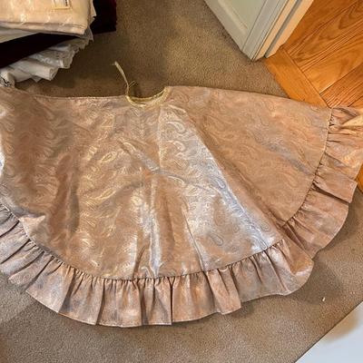 Holiday Decor Galore - Tree Skirts, Art, Candles & Much More (GB-RG)