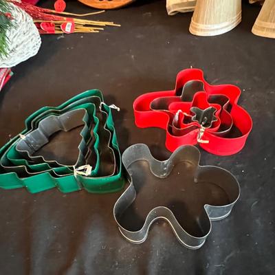 Holiday Decor Galore - Tree Skirts, Art, Candles & Much More (GB-RG)