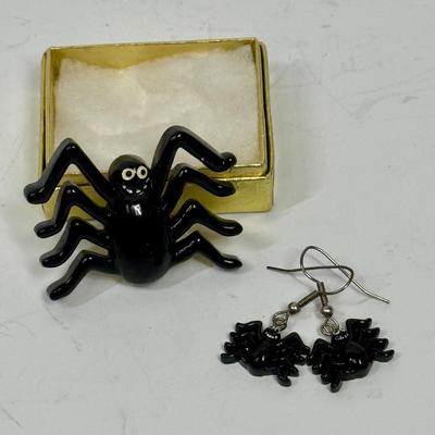 Spider Earring and Brooch Set - Spider Jewelry - Halloween Jewelry - Spider Pierced Ear Earrings - Spider Brooch
