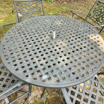 Hanamint Cast Metal Round Table 48" dia w 4 Chairs