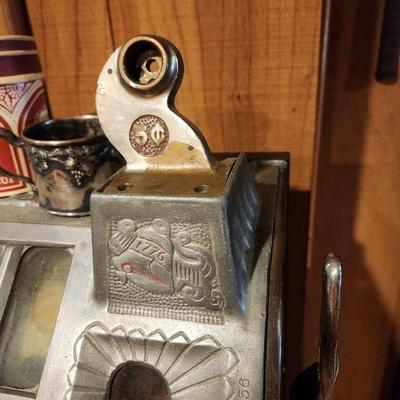 1929 Mills Poinsettia Slot Machine w Stand Working with keys