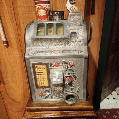 1929 Mills Poinsettia Slot Machine w Stand Working with keys