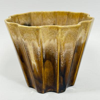 Vintage Calif U.S.A. Pottery Planter - G6