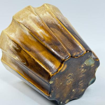 Vintage Calif U.S.A. Pottery Planter - G6
