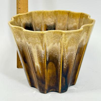 Vintage Calif U.S.A. Pottery Planter - G6