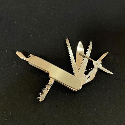 Six Pocket Knives Plus Multitool (LR-SS)