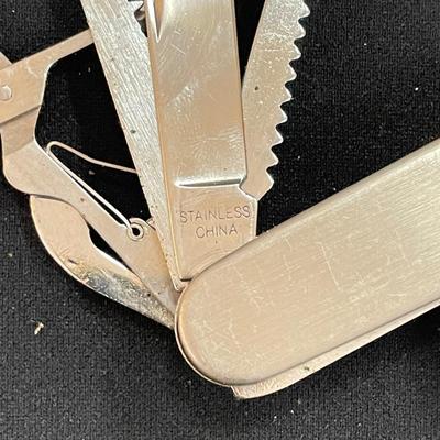 Six Pocket Knives Plus Multitool (LR-SS)