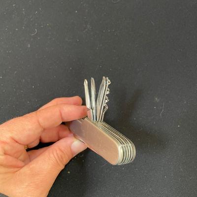 Six Pocket Knives Plus Multitool (LR-SS)