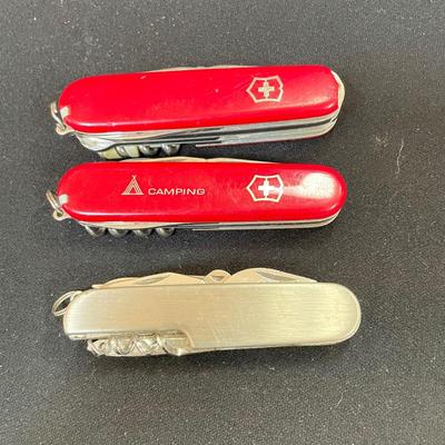 Six Pocket Knives Plus Multitool (LR-SS)