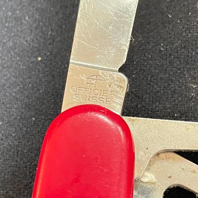 Six Pocket Knives Plus Multitool (LR-SS)