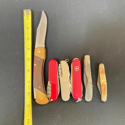 Six Pocket Knives Plus Multitool (LR-SS)