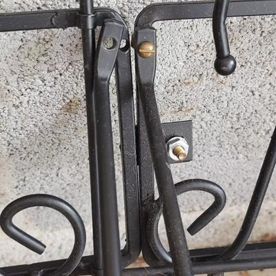 Metal Racks and Wicker Storage (G-KD)