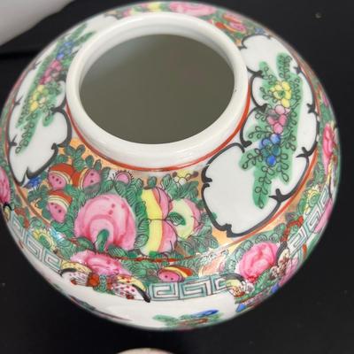 Vintage Chinese Famille Rose Medallion Ceramic Lot