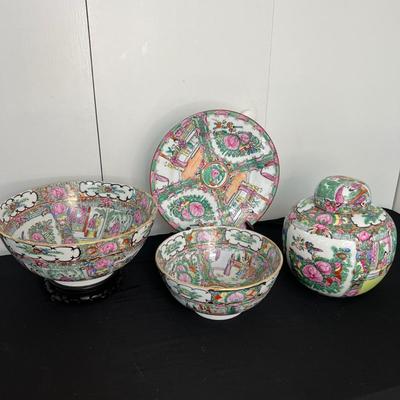 Vintage Chinese Famille Rose Medallion Ceramic Lot