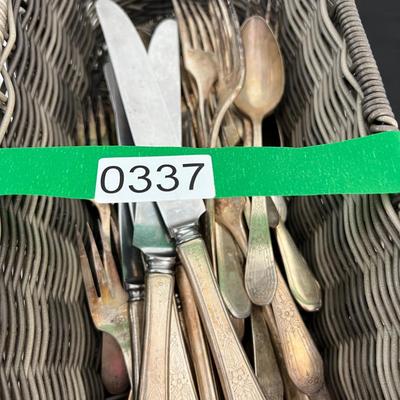 Antique Oneida Community Silverplate Silverware Paul Revere Pattern 34 Pc.