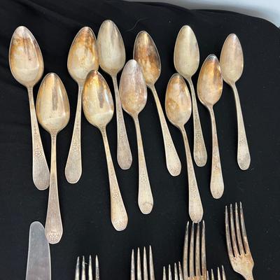 Antique Oneida Community Silverplate Silverware Paul Revere Pattern 34 Pc.