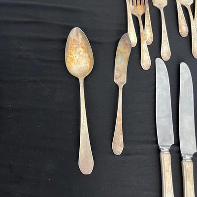 Antique Oneida Community Silverplate Silverware Paul Revere Pattern 34 Pc.